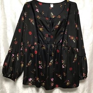 OLD NAVY WOMEN XXL BLACK  AND RED FLOWERS TOP